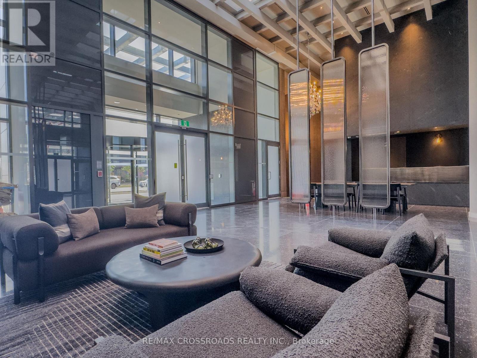 3908 - 8 Interchange Way, Vaughan, ON - Indoor