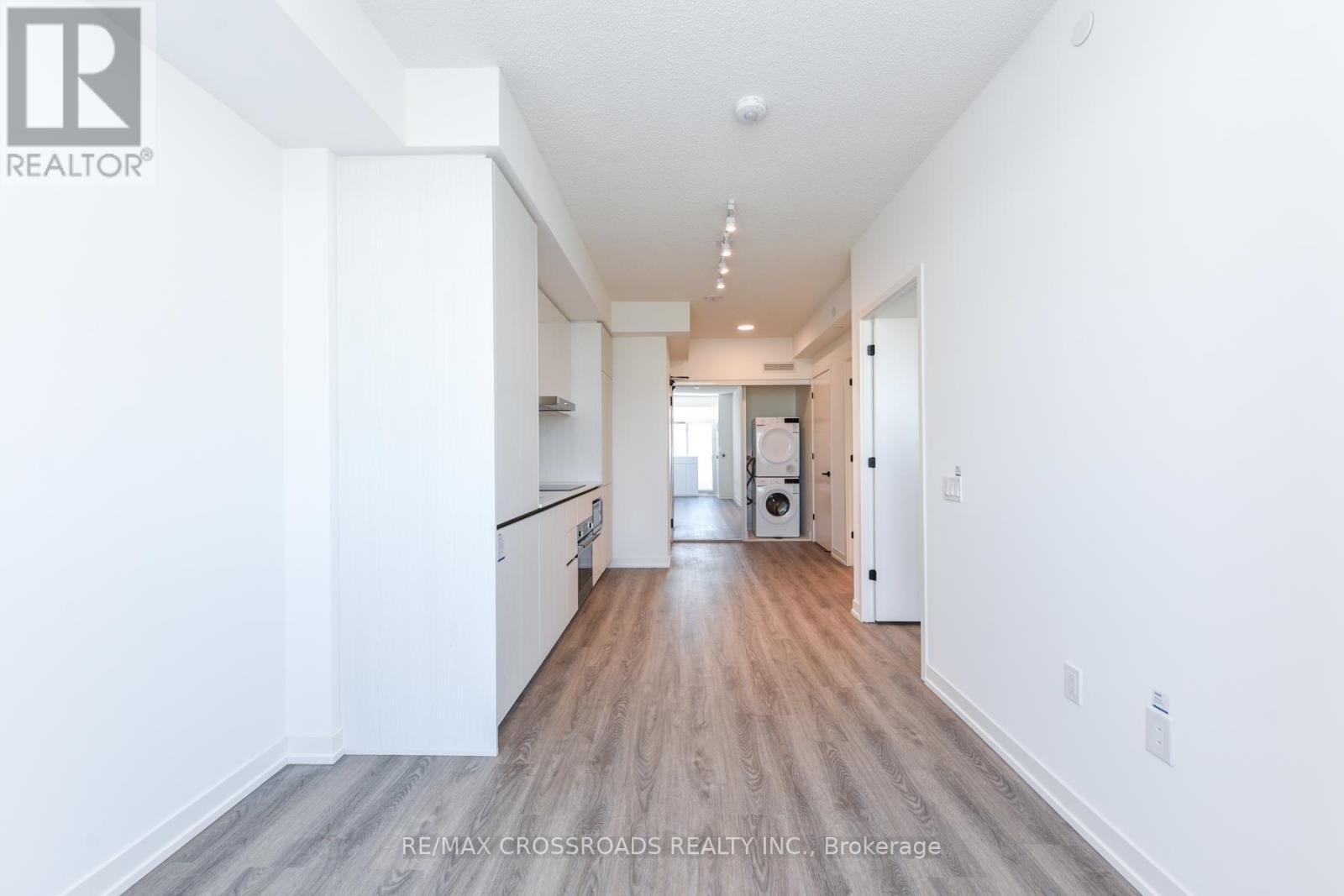 3908 - 8 Interchange Way, Vaughan, ON - Indoor Photo Showing Other Room