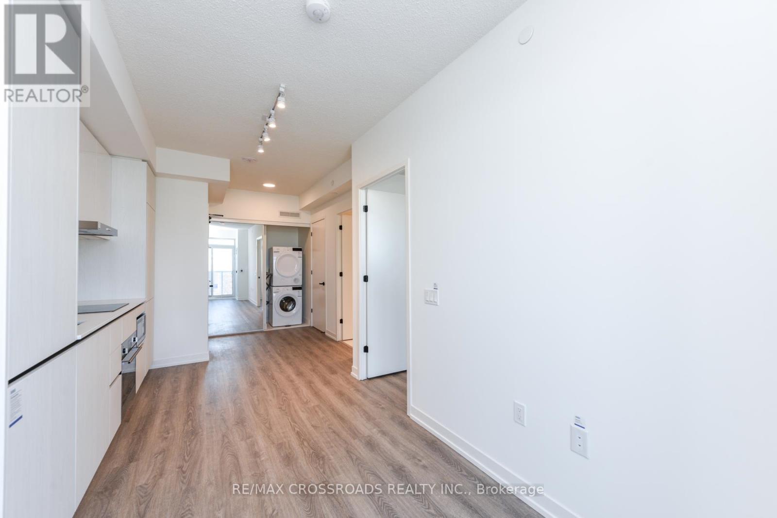 3908 - 8 Interchange Way, Vaughan, ON - Indoor Photo Showing Other Room