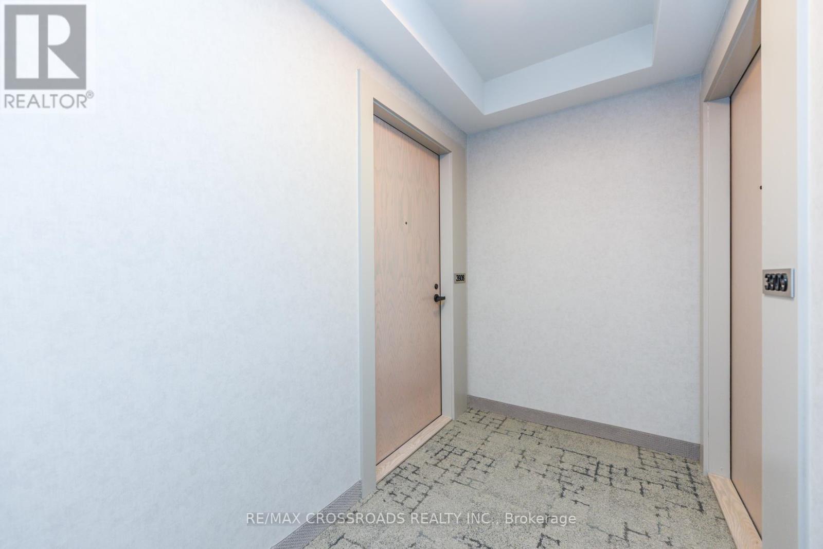 3908 - 8 Interchange Way, Vaughan, ON - Indoor Photo Showing Other Room