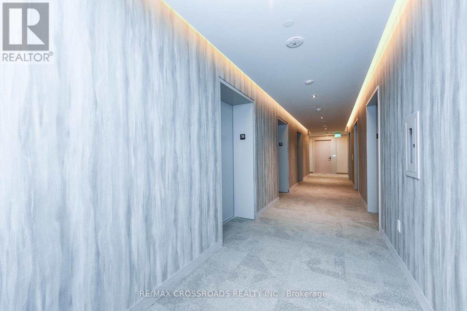 3908 - 8 Interchange Way, Vaughan, ON - Indoor Photo Showing Other Room