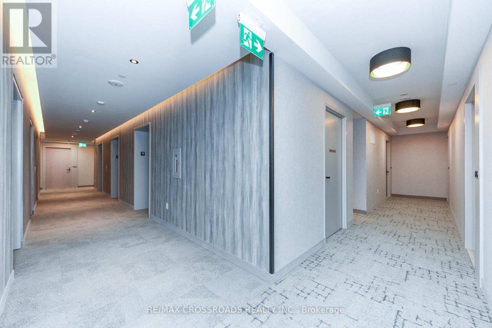 3908 - 8 Interchange Way, Vaughan, ON - Indoor Photo Showing Other Room