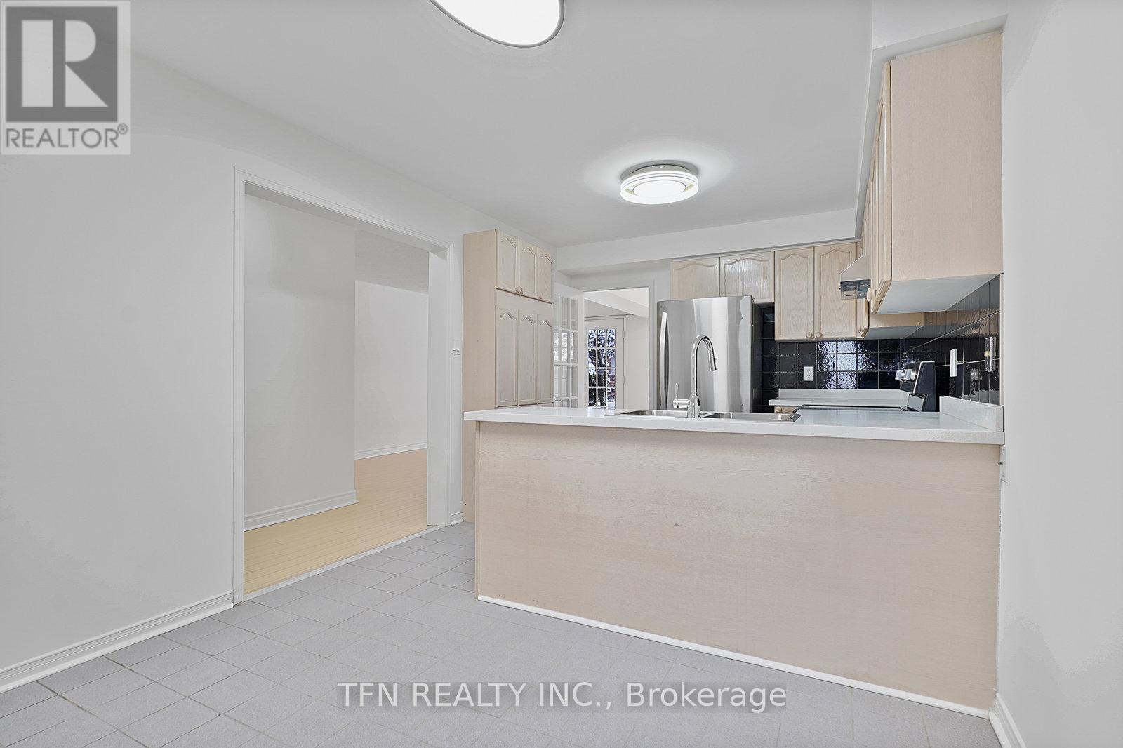 95 Alameda Circle, Vaughan, ON - Photo Showing Kitchen