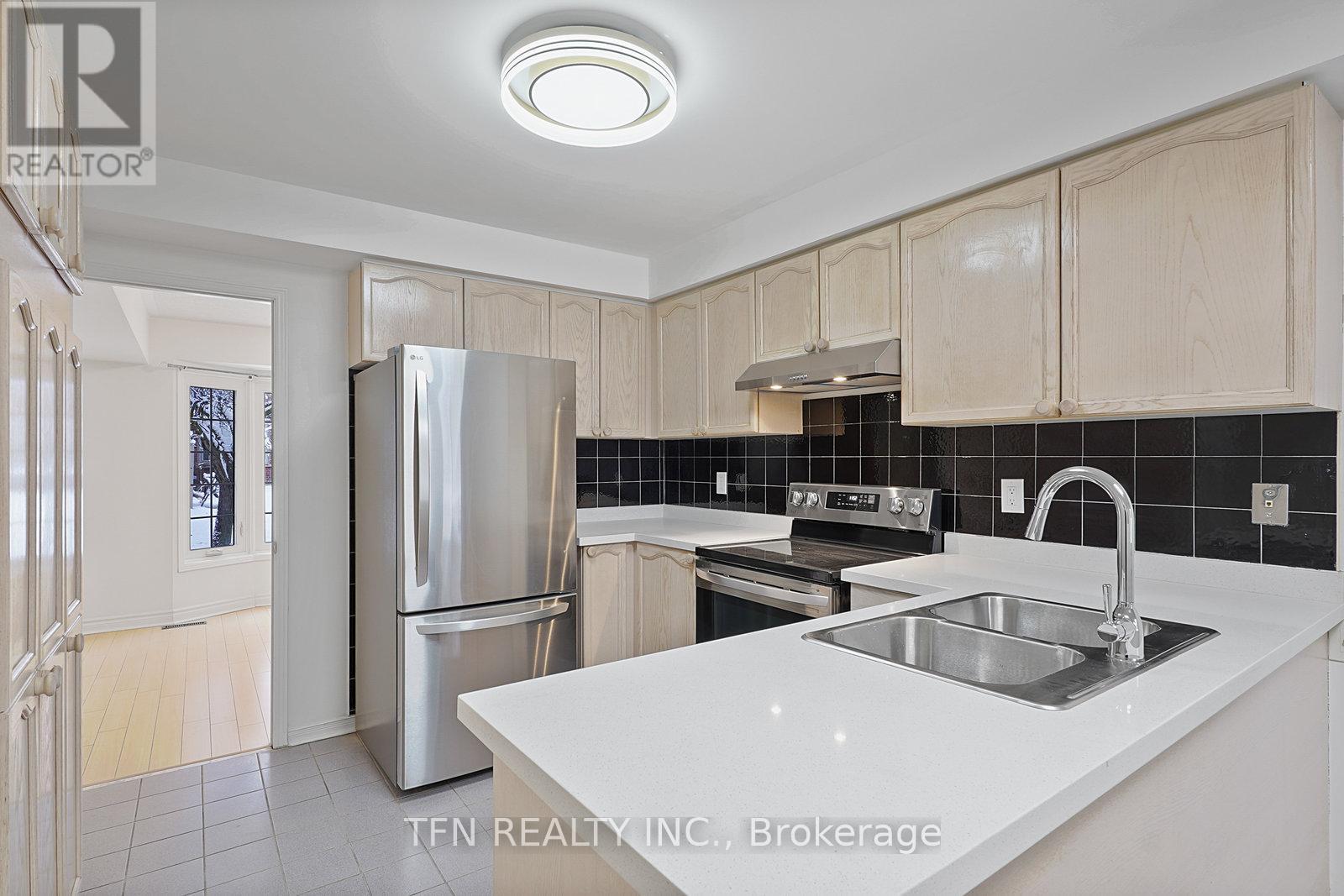 95 Alameda Circle, Vaughan, ON - Indoor Photo Showing Kitchen With Stainless Steel Kitchen With Double Sink