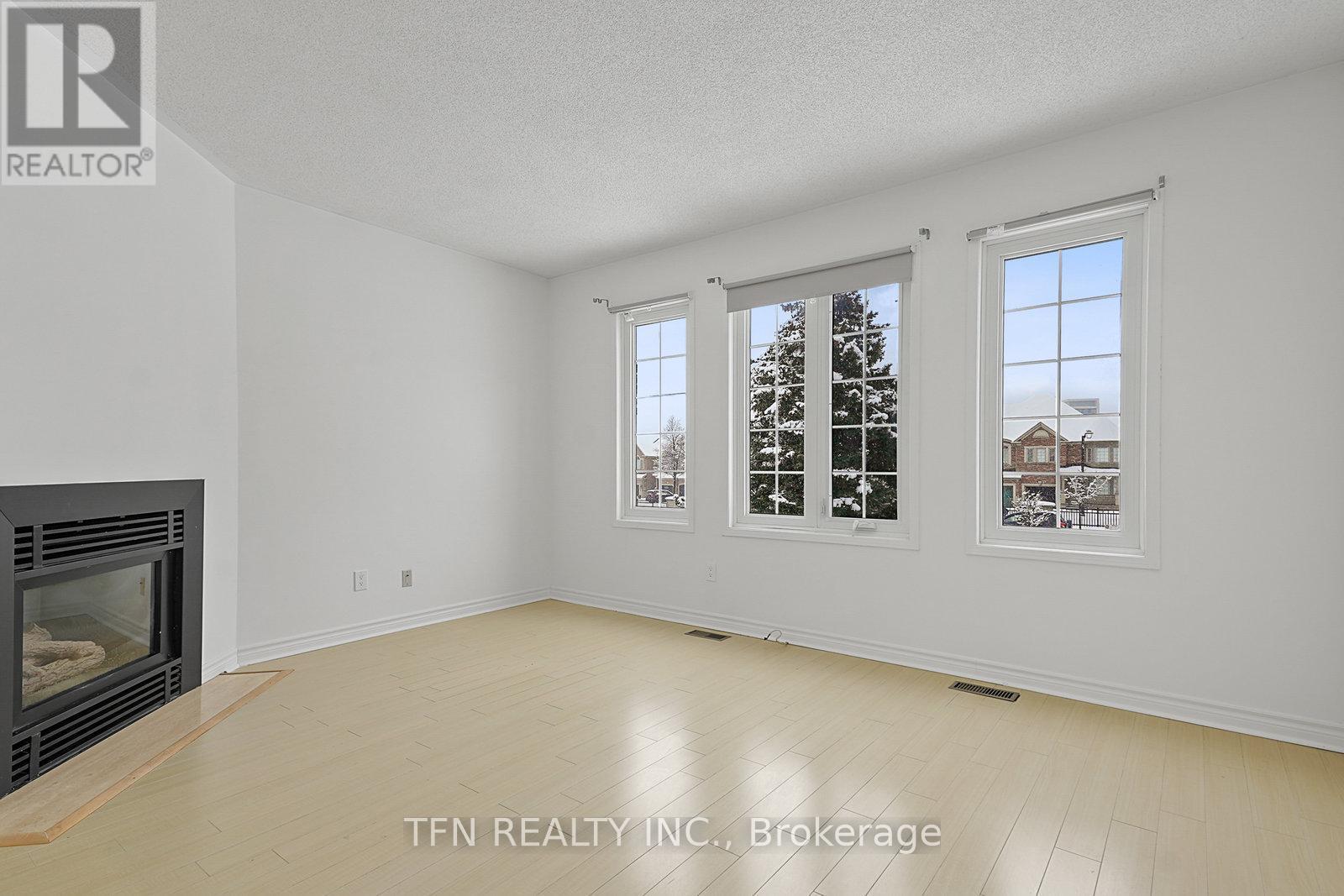 95 Alameda Circle, Vaughan, ON - Indoor With Fireplace