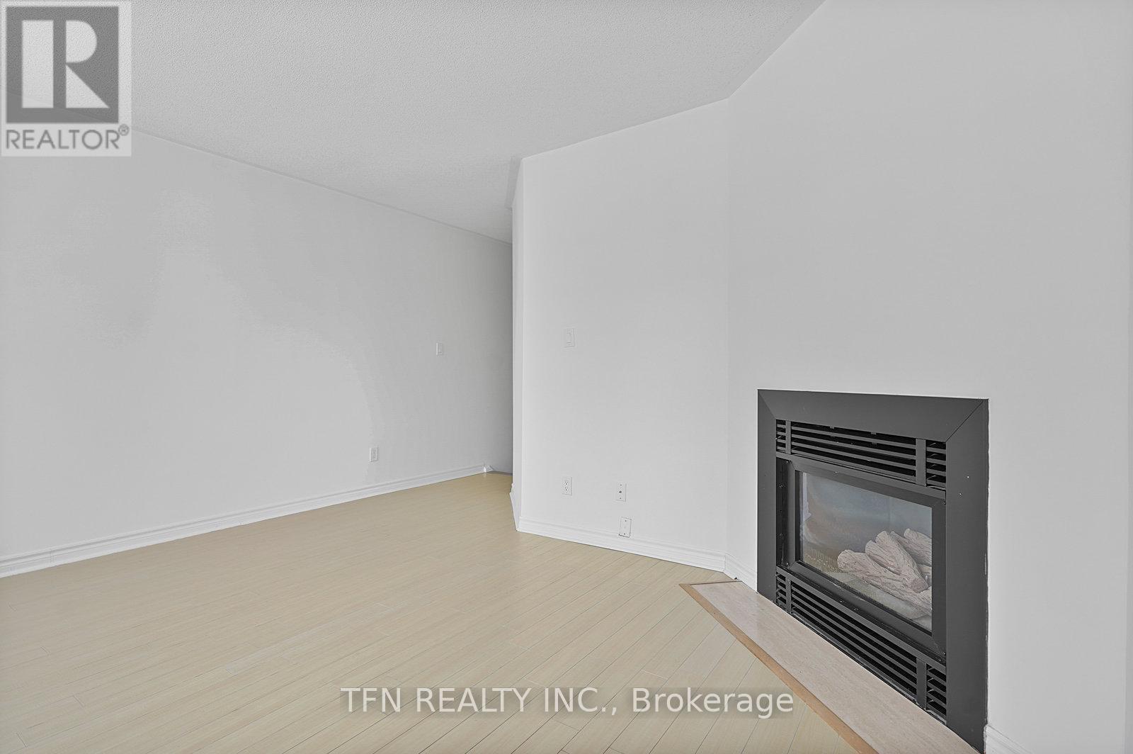 95 Alameda Circle, Vaughan, ON - Indoor With Fireplace