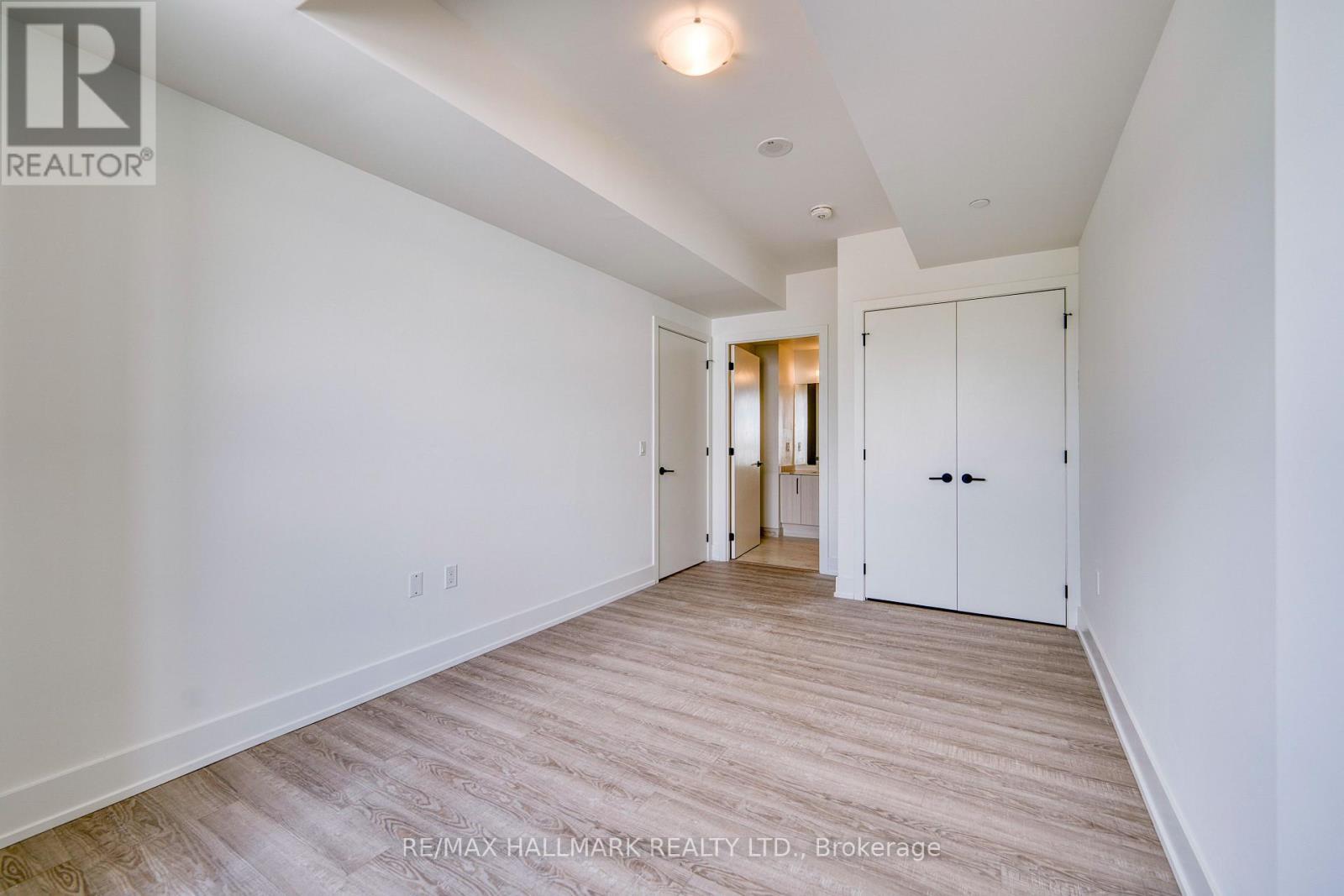 247 - 2075 King Road, King, ON - Indoor Photo Showing Other Room