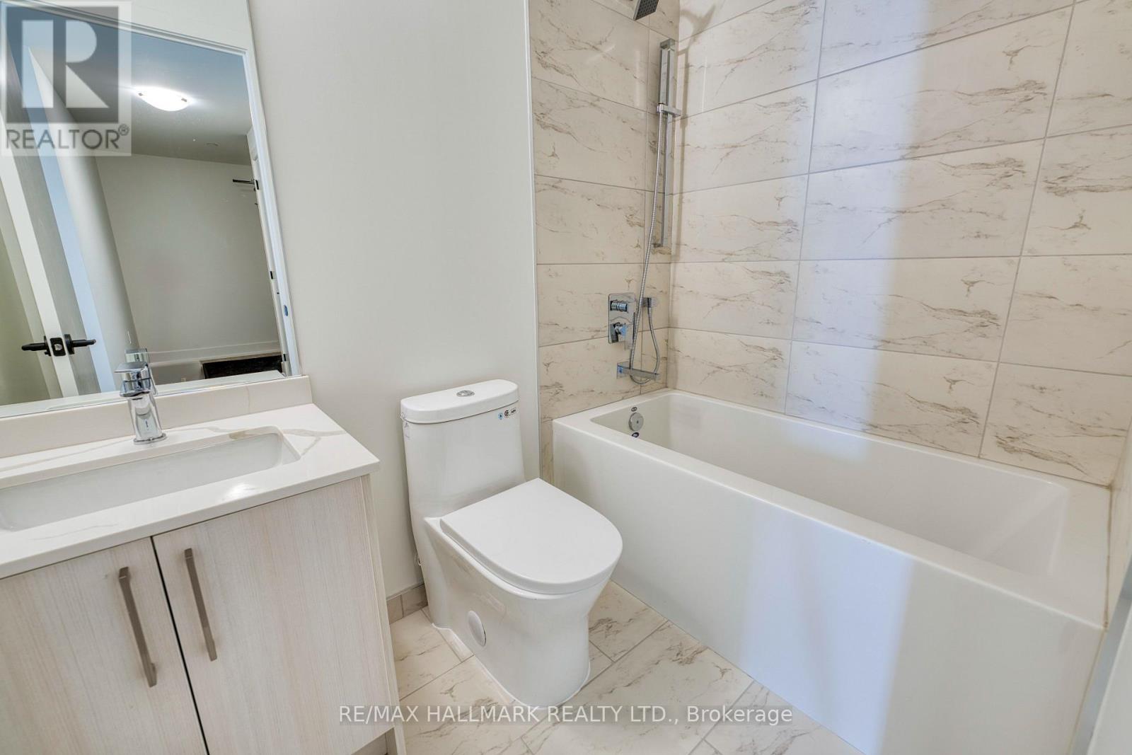 247 - 2075 King Road, King, ON - Indoor Photo Showing Bathroom