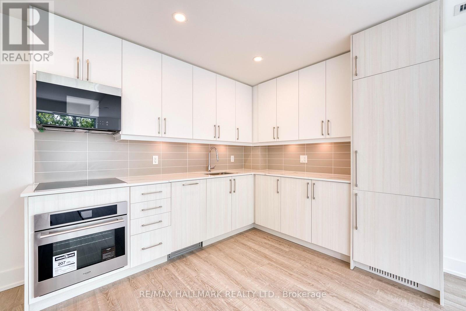 247 - 2075 King Road, King, ON - Indoor Photo Showing Kitchen