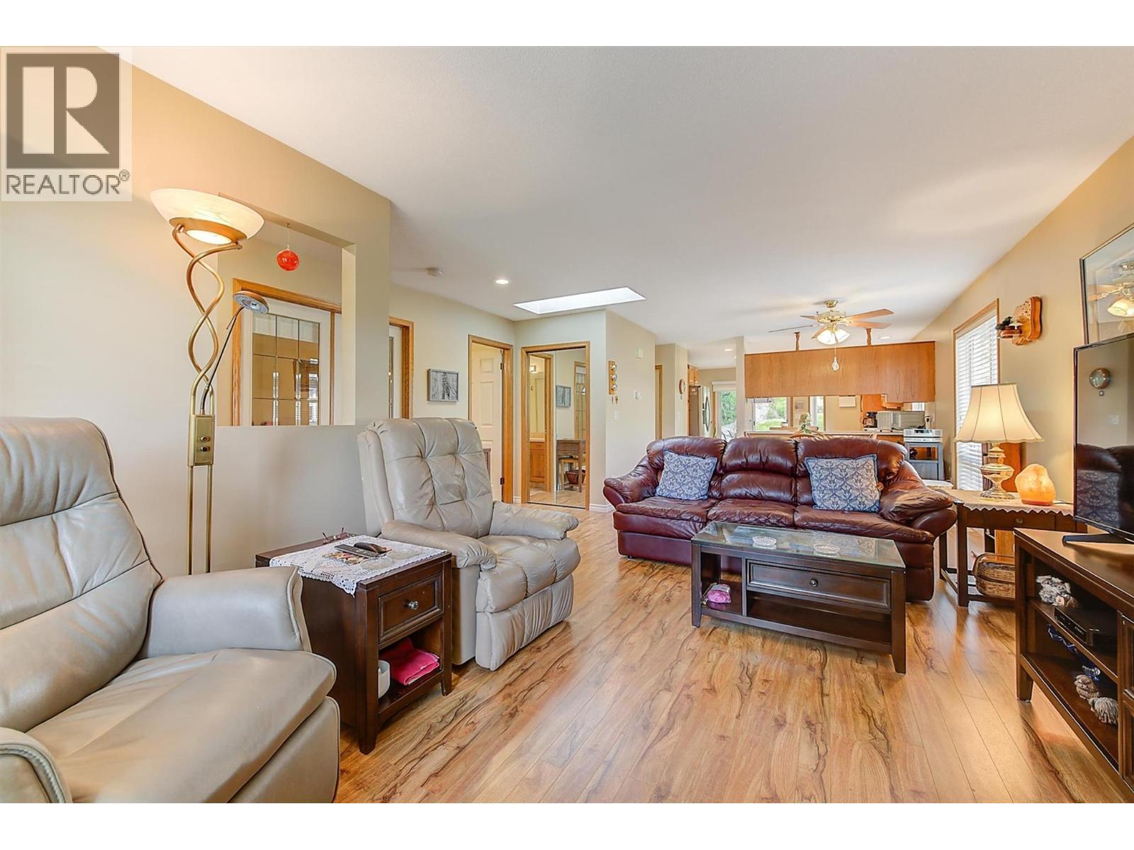 4035 Gellatly Road S Unit# 125, West Kelowna, BC - Indoor Photo Showing Living Room
