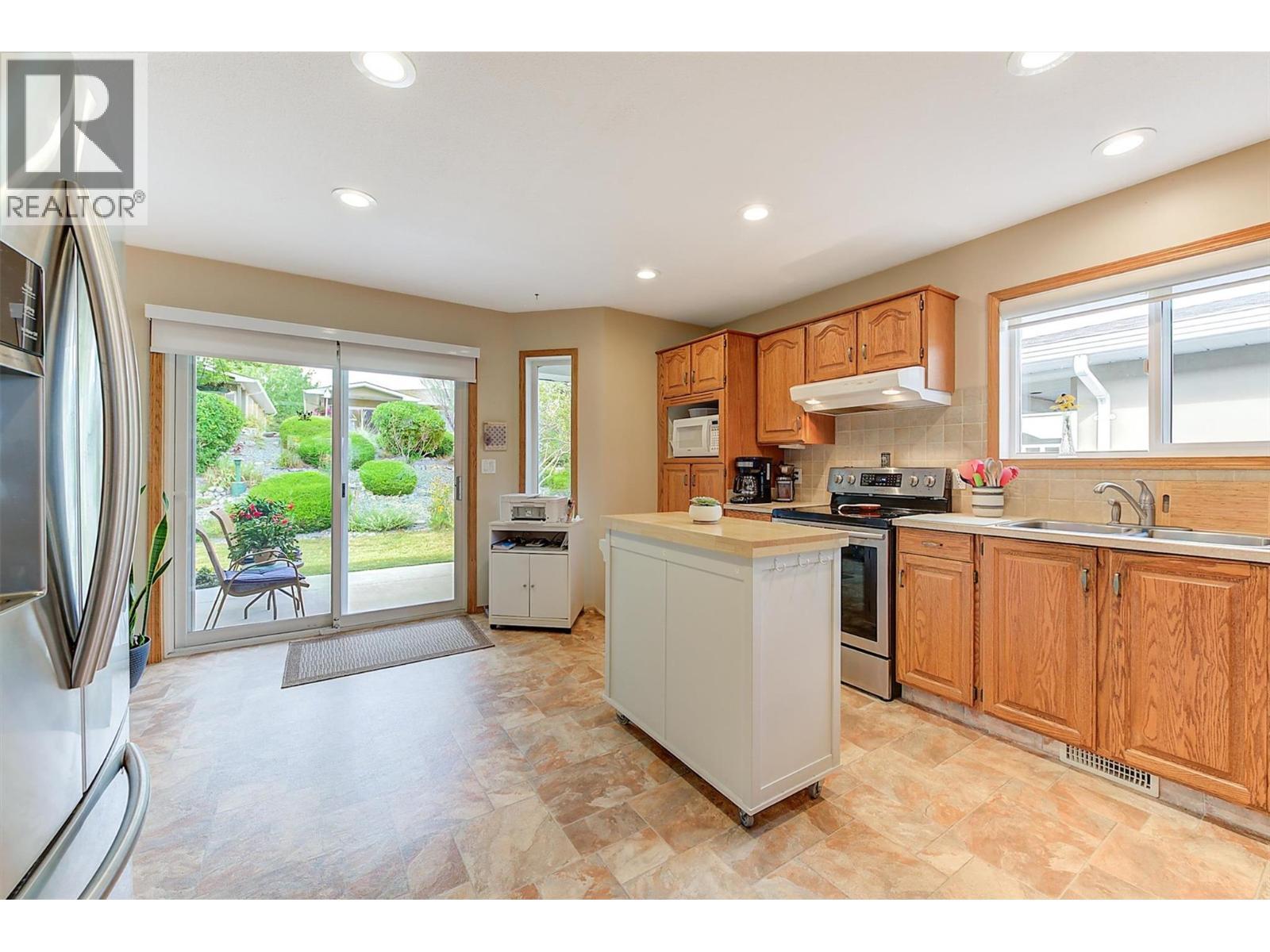4035 Gellatly Road S Unit# 125, West Kelowna, BC - Indoor Photo Showing Kitchen