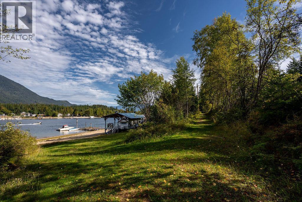 8275 East Procter Road, Procter, BC
