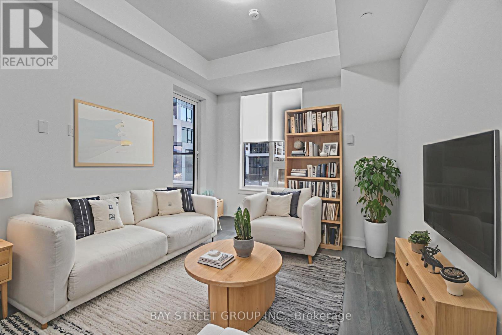 204 - 3200 William Coltson Avenue, Oakville, ON - Indoor Photo Showing Living Room