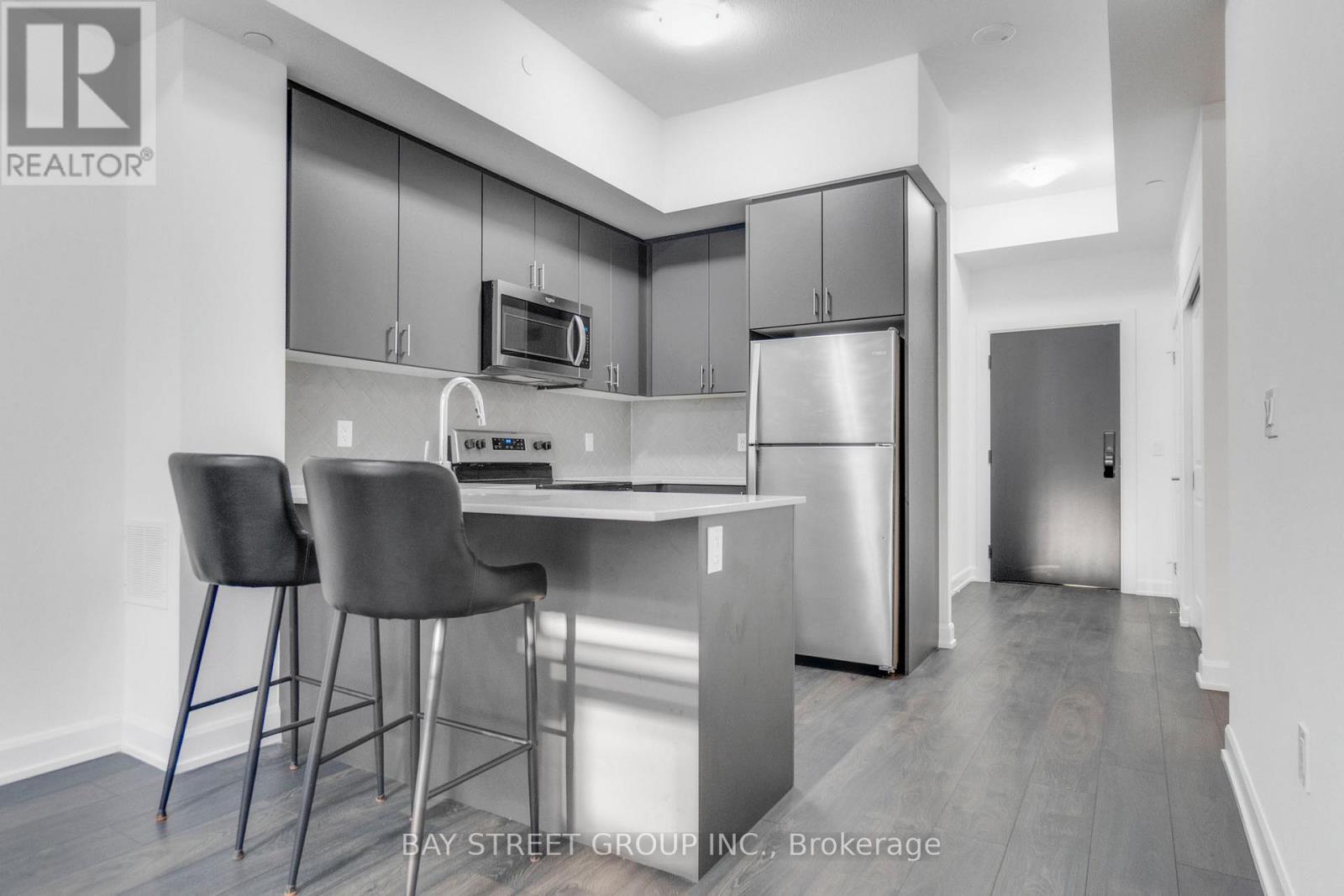 204 - 3200 William Coltson Avenue, Oakville, ON - Indoor Photo Showing Kitchen With Stainless Steel Kitchen With Upgraded Kitchen