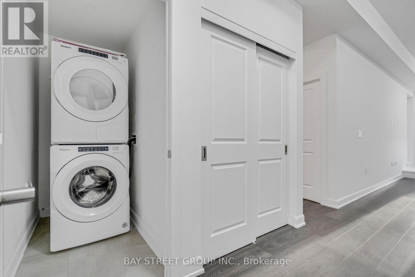 204 - 3200 William Coltson Avenue, Oakville, ON - Indoor Photo Showing Laundry Room
