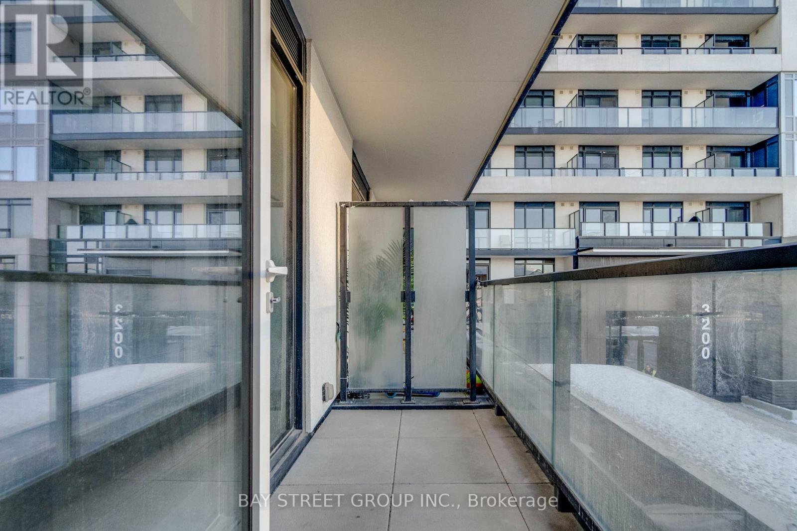 204 - 3200 William Coltson Avenue, Oakville, ON - Outdoor