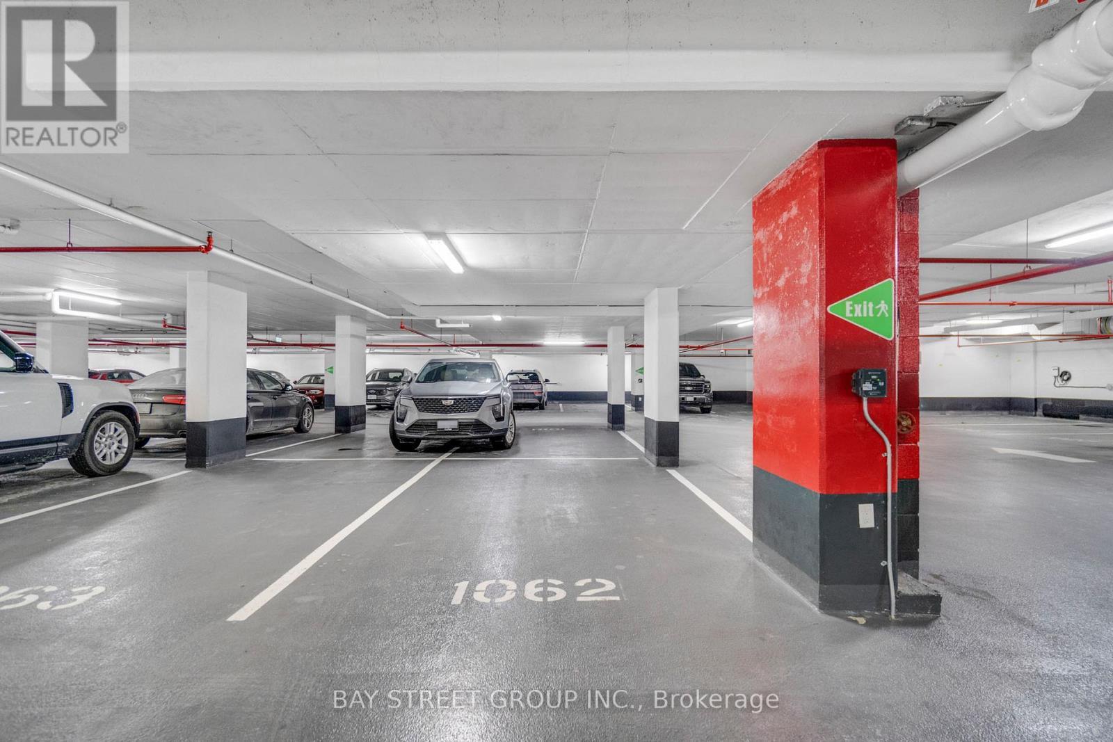 204 - 3200 William Coltson Avenue, Oakville, ON - Indoor Photo Showing Garage