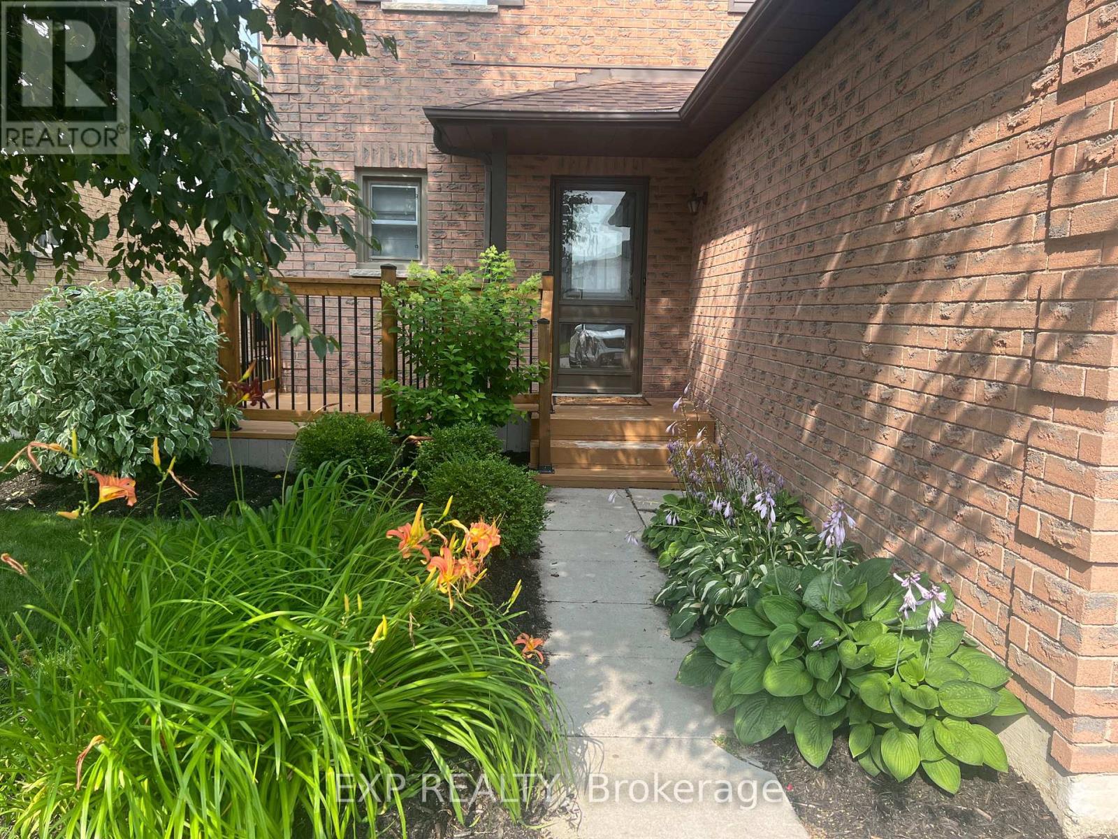Gardens - 557 College Avenue, Orangeville, ON - Outdoor
