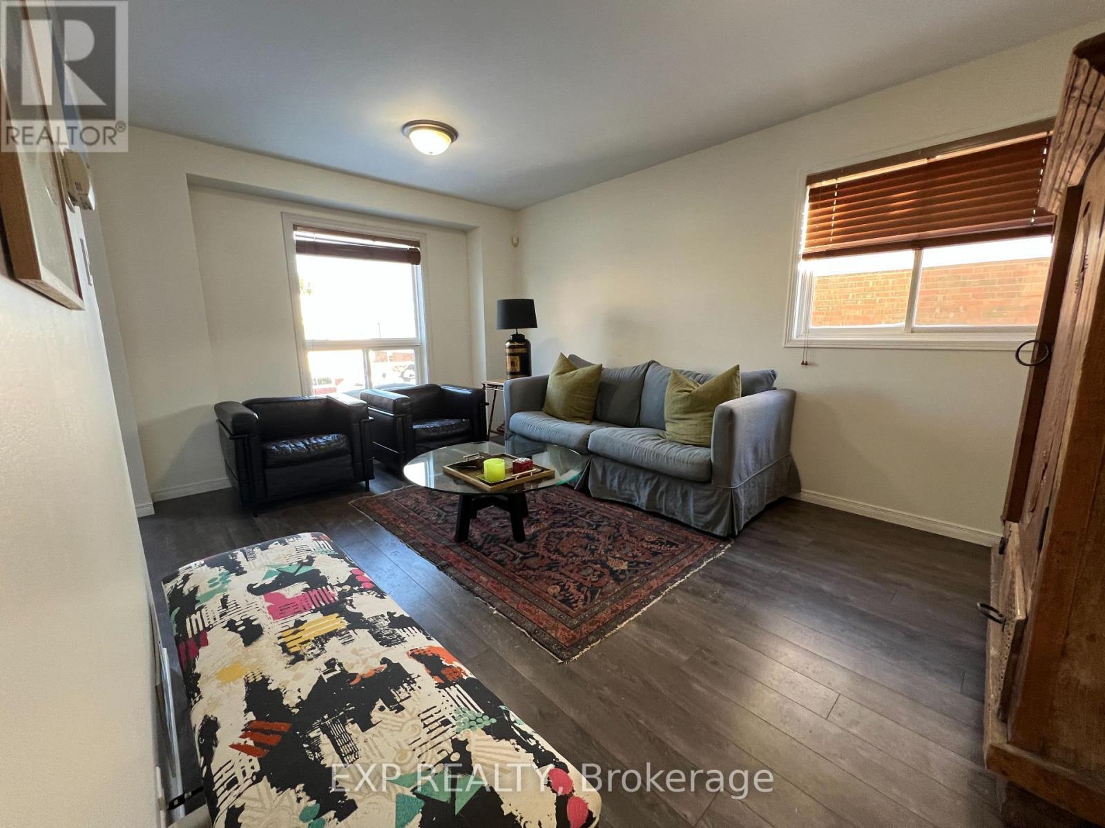 Living Room - 557 College Avenue, Orangeville, ON - Indoor Photo Showing Living Room