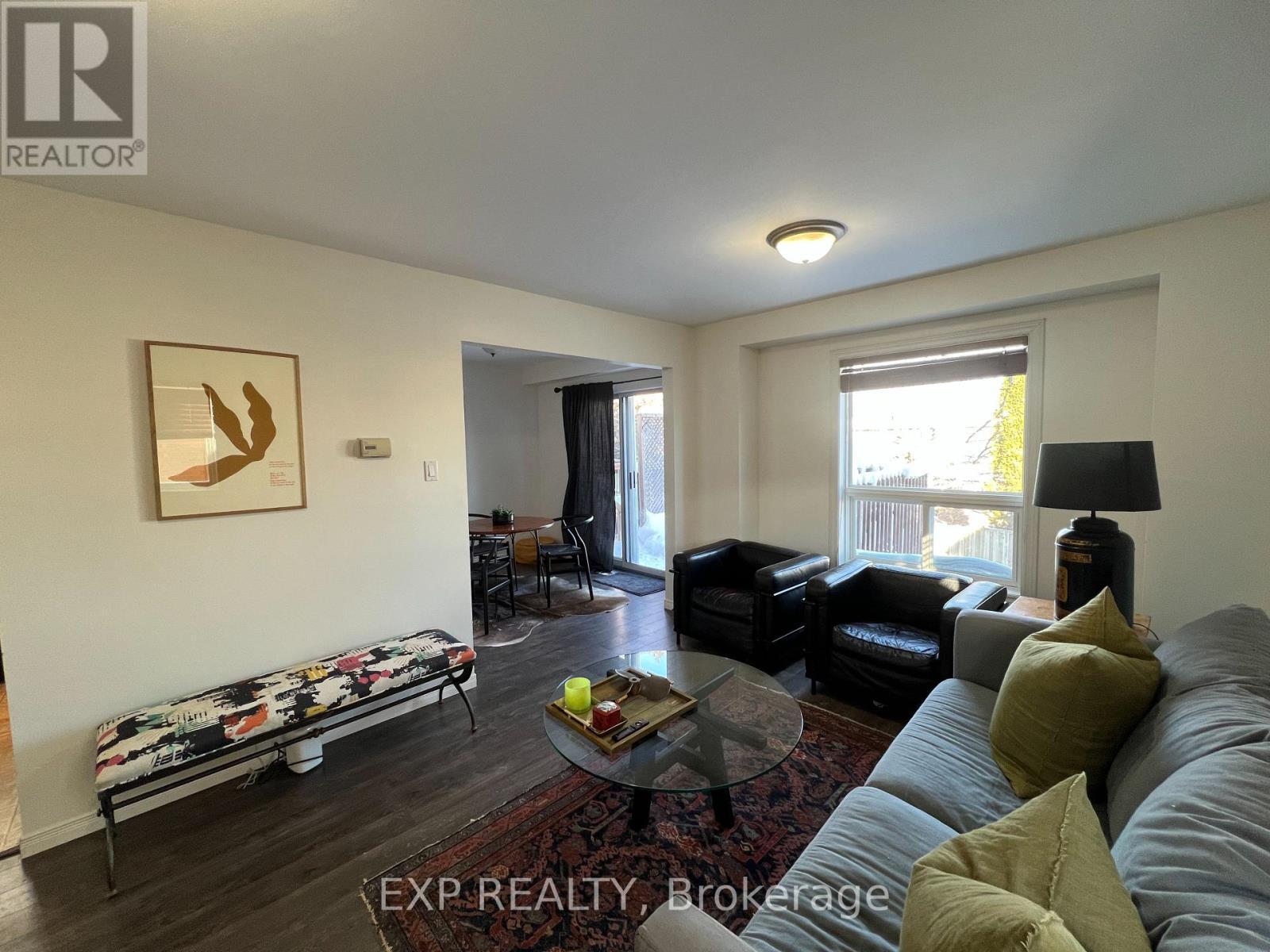 Living Room - 557 College Avenue, Orangeville, ON - Indoor Photo Showing Living Room