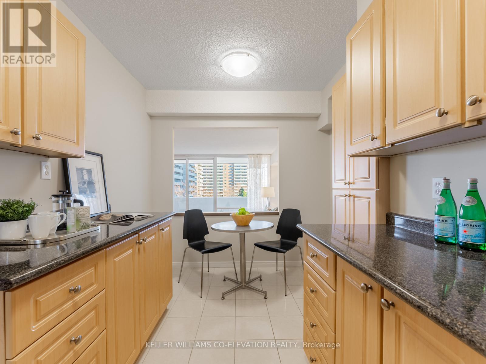 Generous Breakfast Area With Bonus Pantry - 709 - 240 Scarlett Road, Toronto, ON - Indoor Photo Showing Kitchen