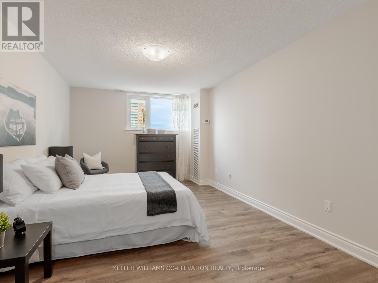 Bring On The King Sized Bed! - 709 - 240 Scarlett Road, Toronto, ON - Indoor Photo Showing Bedroom