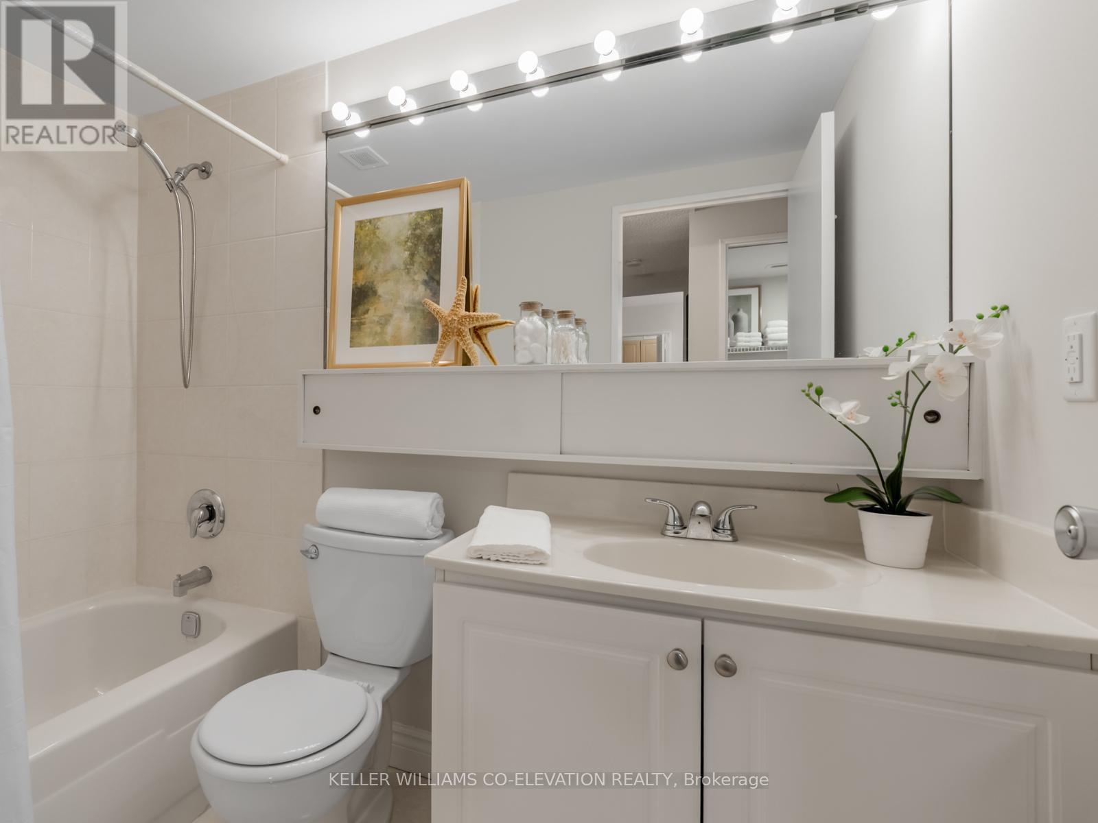 Updated 4-Piece Washroom - 709 - 240 Scarlett Road, Toronto, ON - Indoor Photo Showing Bathroom