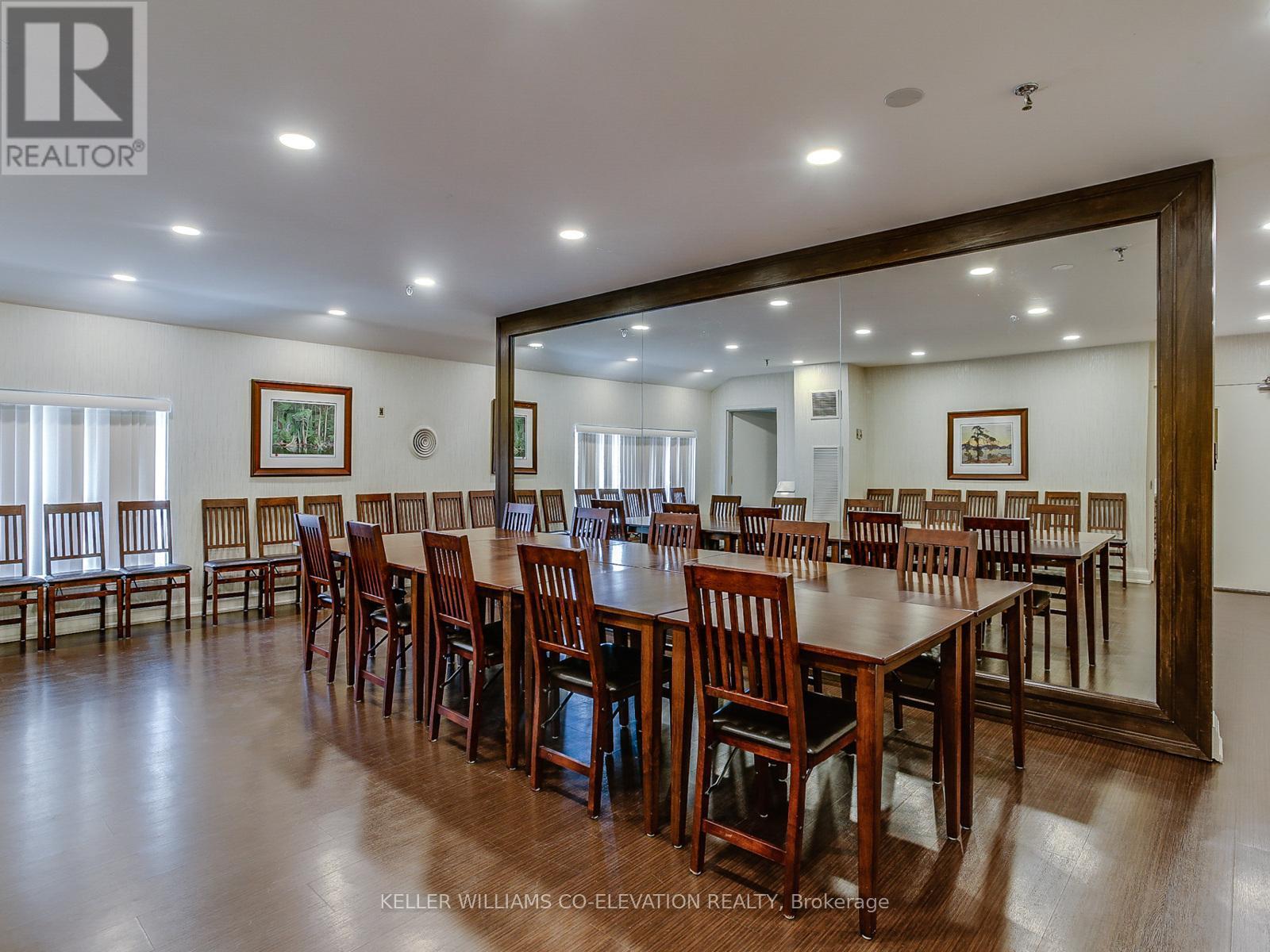 Celebrate Those Special Moments - 709 - 240 Scarlett Road, Toronto, ON - Indoor Photo Showing Dining Room