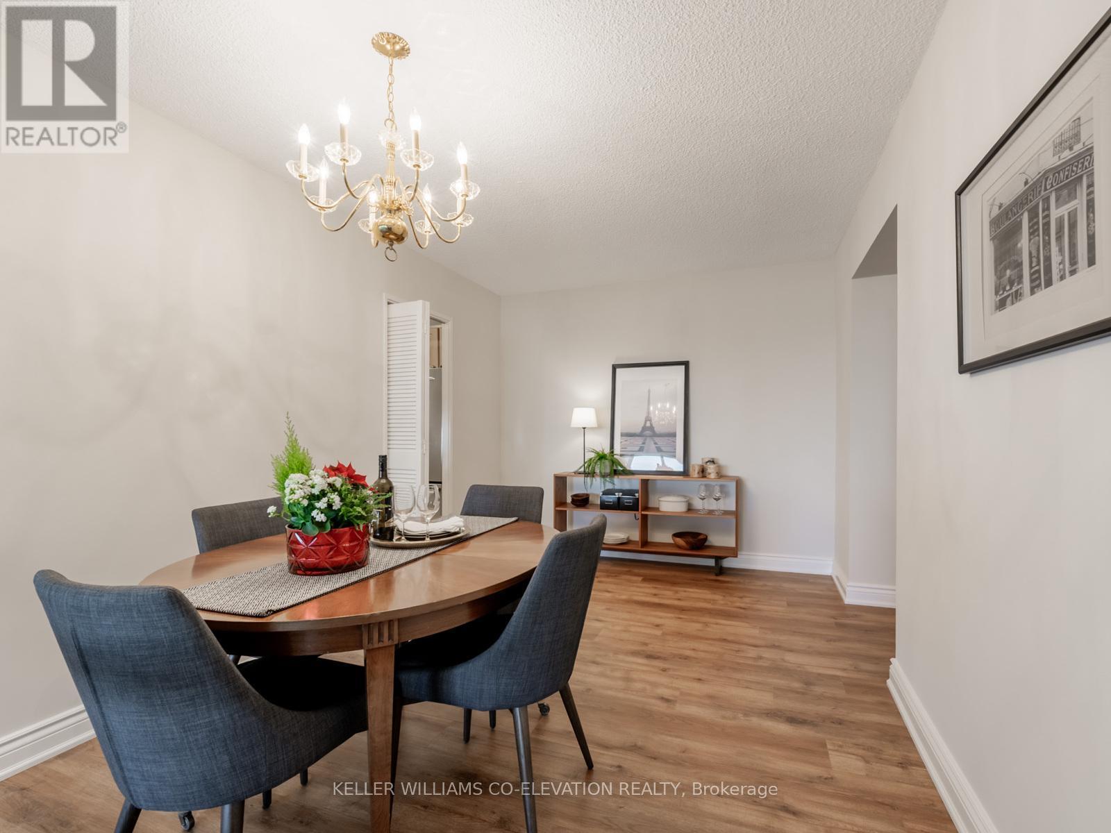 Entertain In Style! - 709 - 240 Scarlett Road, Toronto, ON - Indoor Photo Showing Dining Room