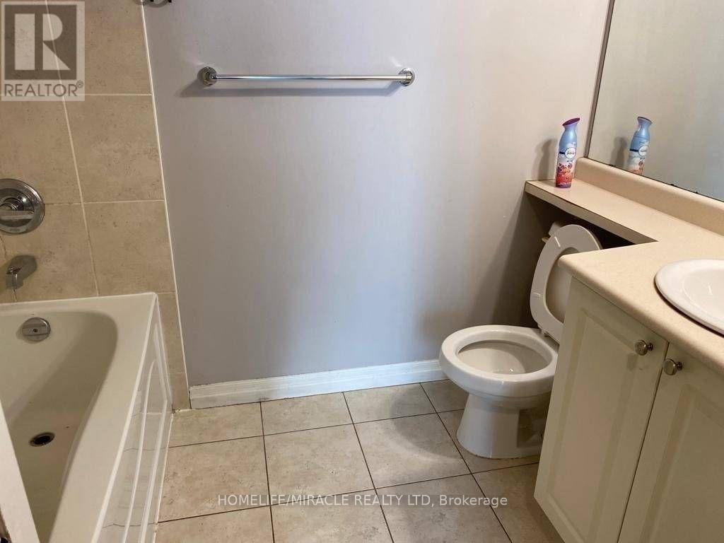 407 - 225 Webb Drive, Mississauga, ON - Indoor Photo Showing Bathroom