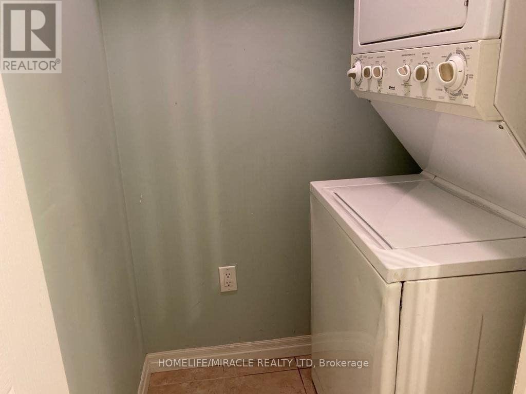 407 - 225 Webb Drive, Mississauga, ON - Indoor Photo Showing Laundry Room