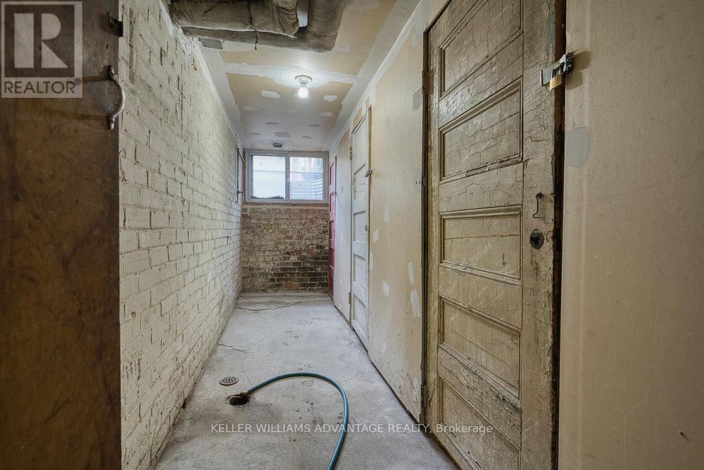 24 Indian Road Crescent, Toronto, ON - Indoor