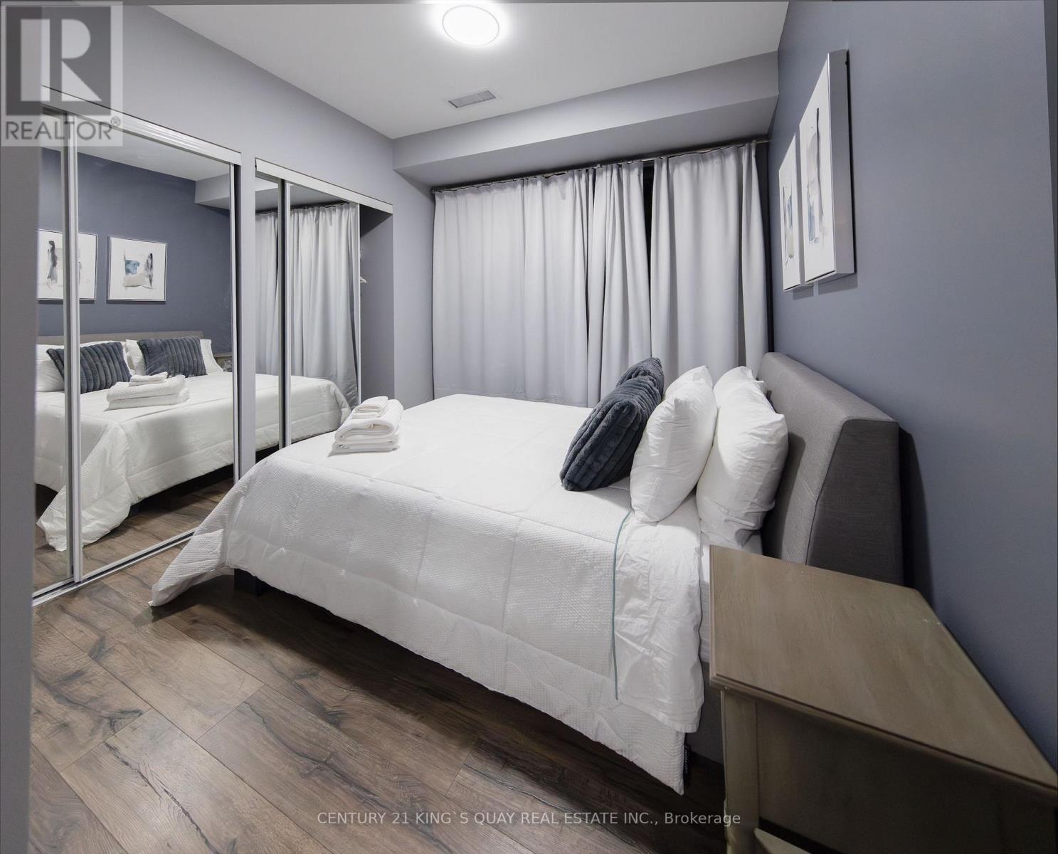 505 - 110 Marine Parade Drive, Toronto, ON - Indoor Photo Showing Bedroom