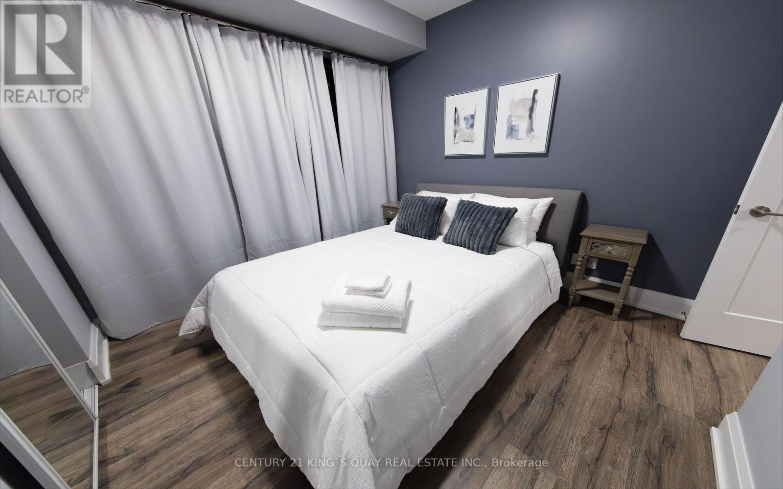 505 - 110 Marine Parade Drive, Toronto, ON - Indoor Photo Showing Bedroom