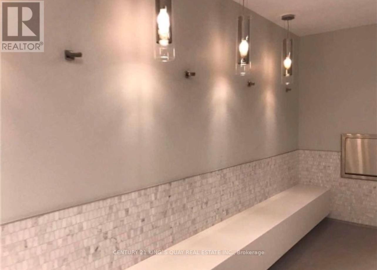 505 - 110 Marine Parade Drive, Toronto, ON - Indoor Photo Showing Bathroom