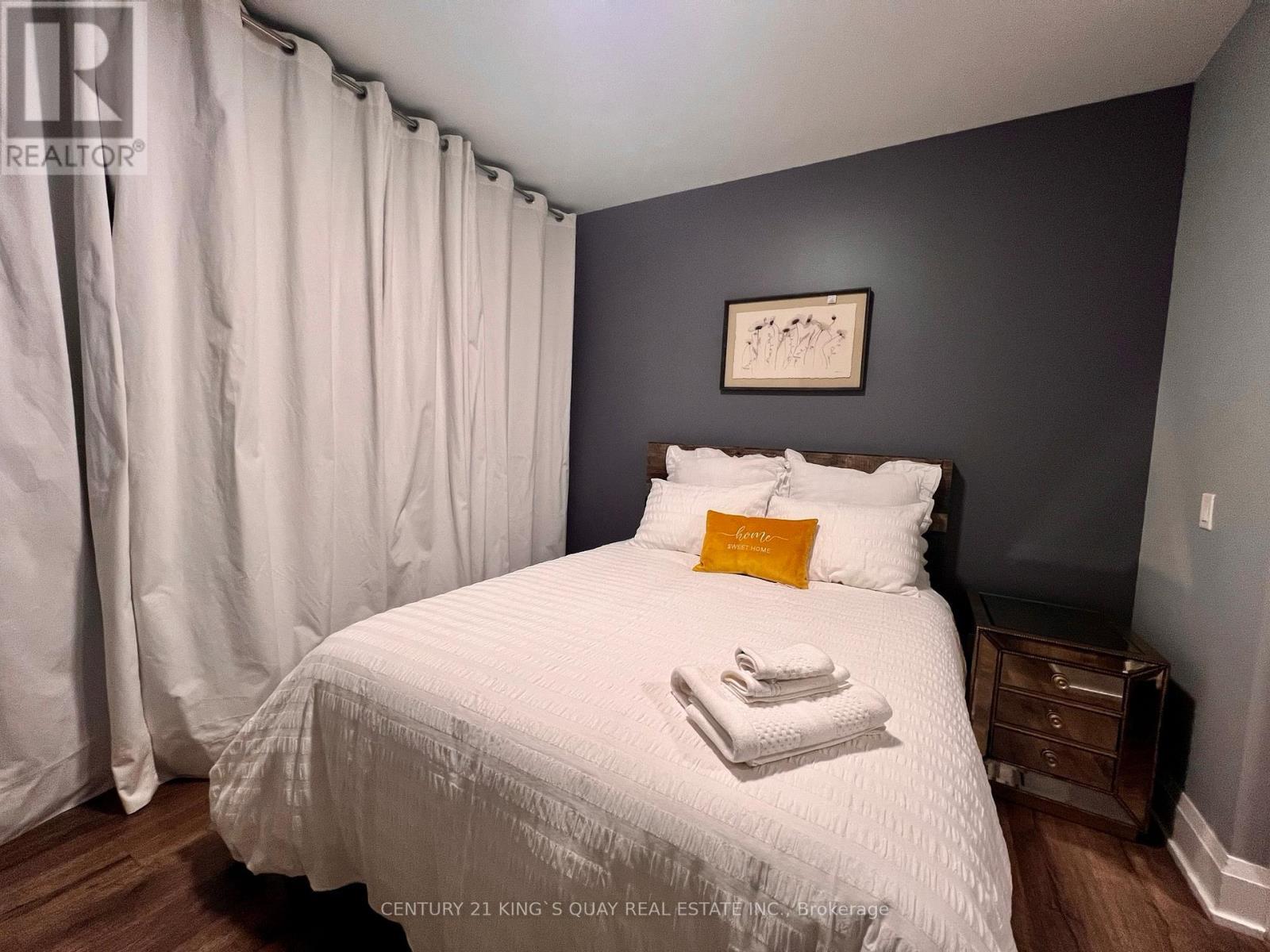 505 - 110 Marine Parade Drive, Toronto, ON - Indoor Photo Showing Bedroom