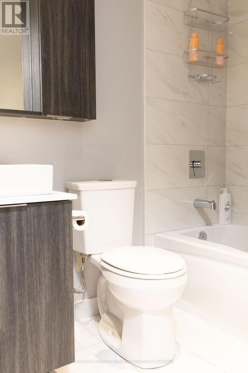 505 - 110 Marine Parade Drive, Toronto, ON - Indoor Photo Showing Bathroom
