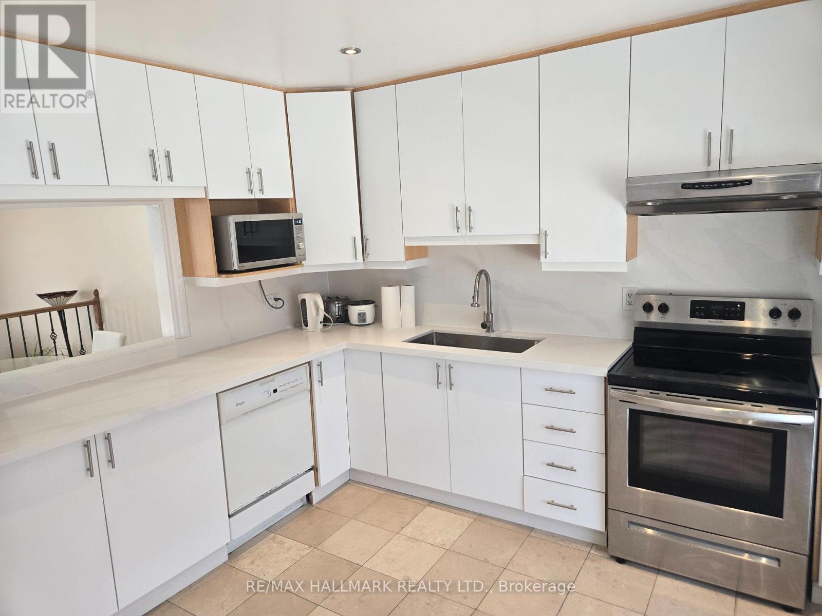 39 John Cabot Way, Toronto, ON - Indoor Photo Showing Kitchen