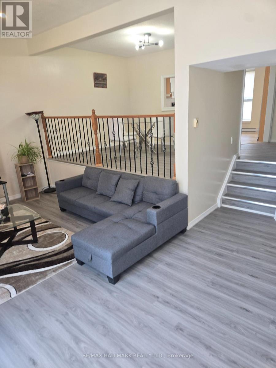 39 John Cabot Way, Toronto, ON - Indoor Photo Showing Living Room