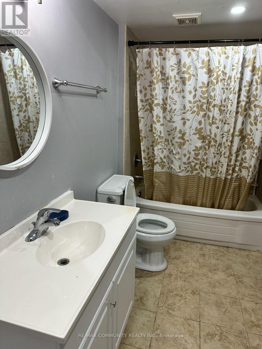 13 Marotta Avenue, Brampton, ON - Indoor Photo Showing Bathroom