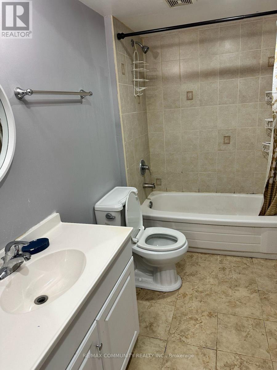 13 Marotta Avenue, Brampton, ON - Indoor Photo Showing Bathroom