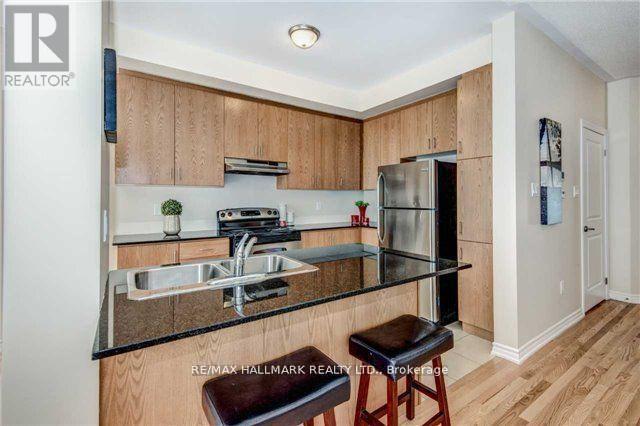 74 Lloyd Crescent, Brampton, ON - Indoor Photo Showing Kitchen With Double Sink