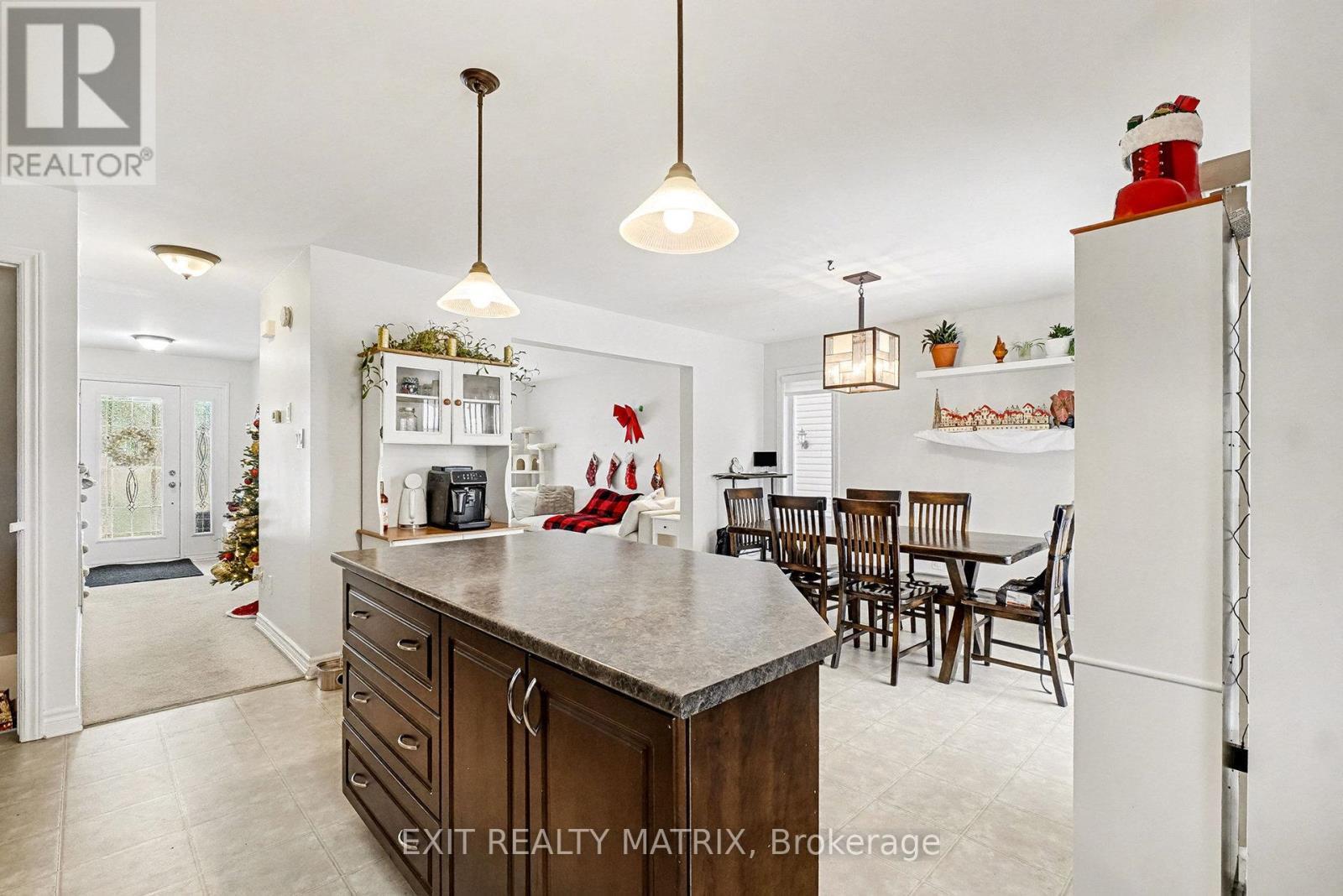 28 Honore Crescent, The Nation, ON - Indoor Photo Showing Dining Room