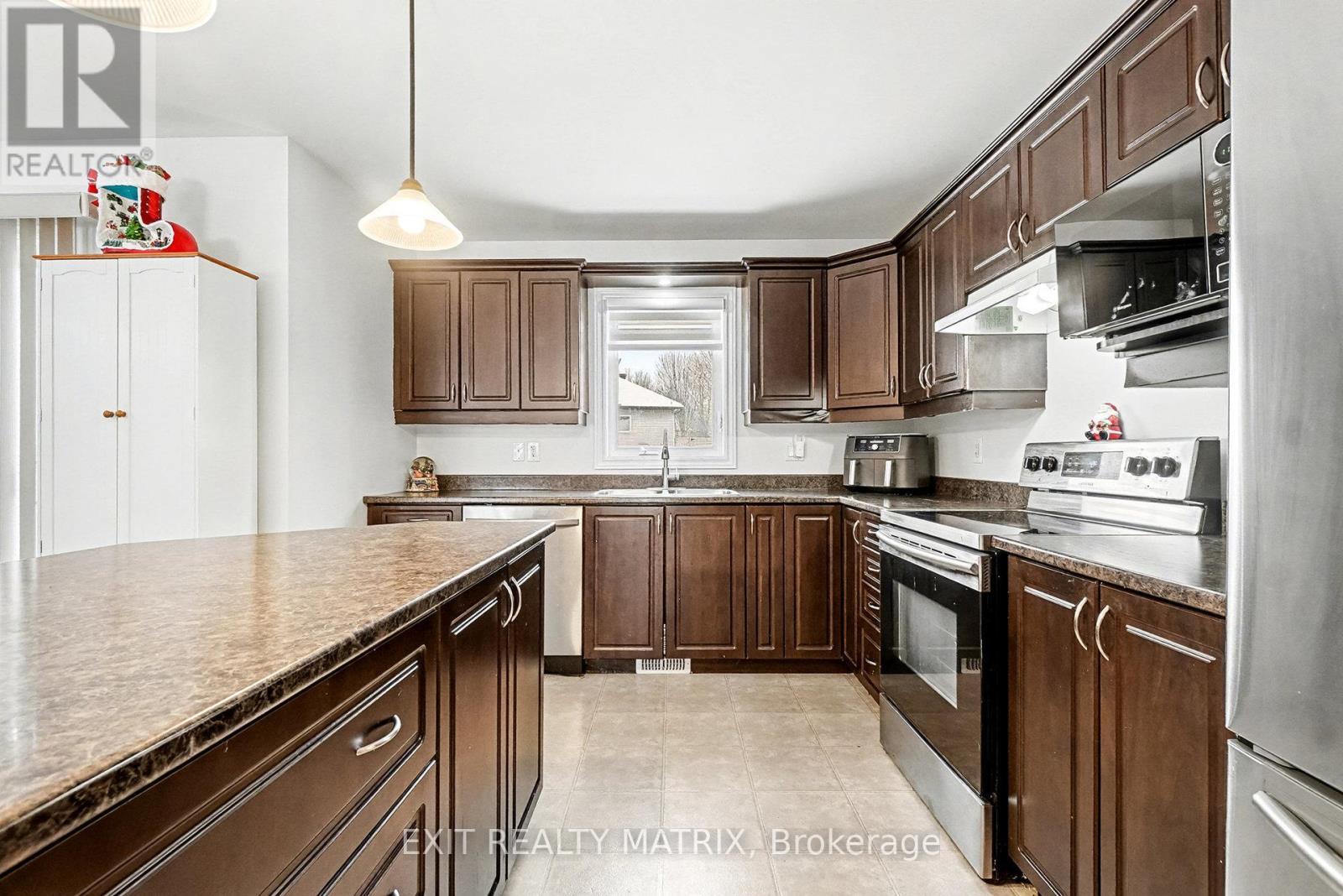 28 Honore Crescent, The Nation, ON - Indoor Photo Showing Kitchen