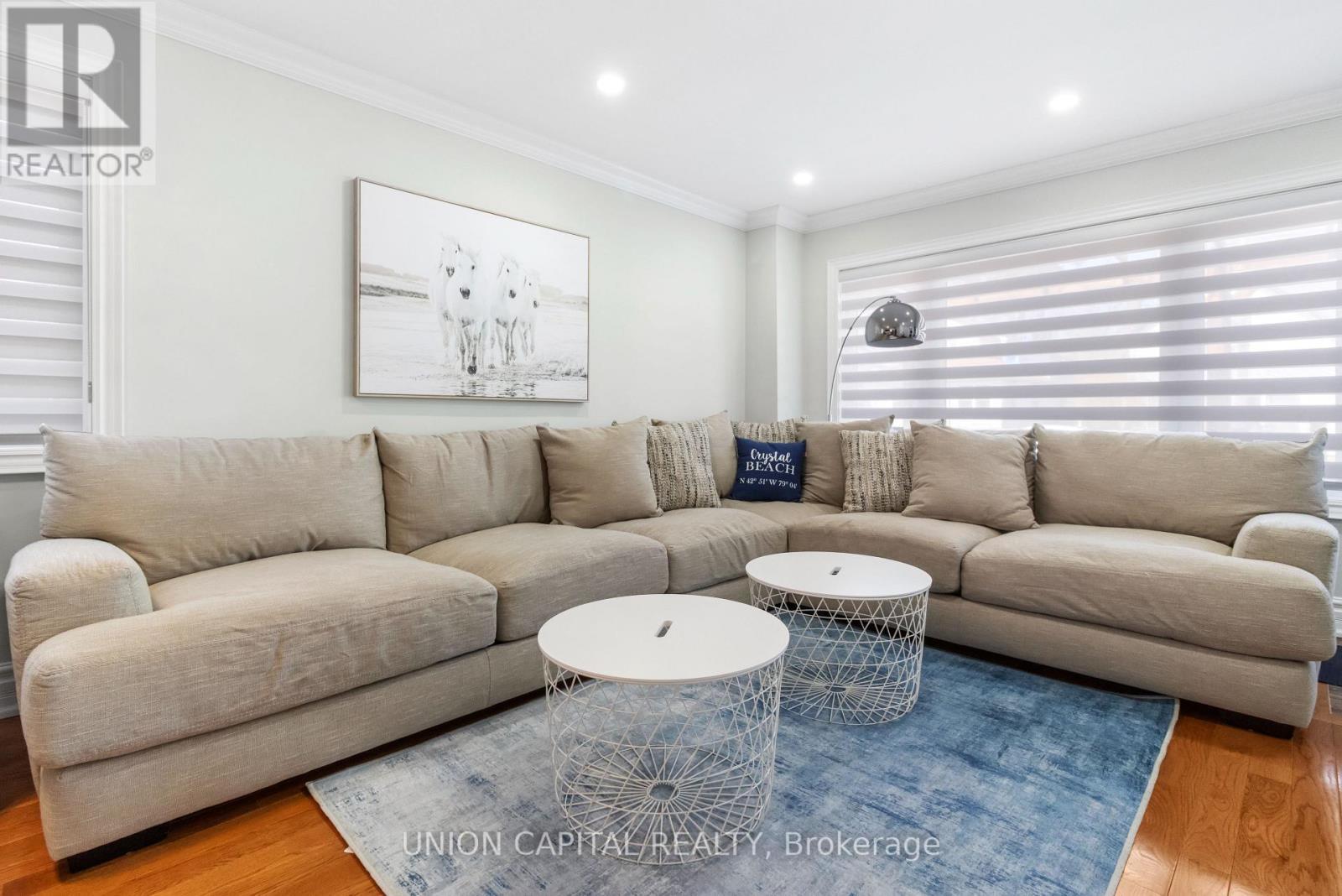 186 Lincoln Road W, Fort Erie, ON - Indoor Photo Showing Living Room