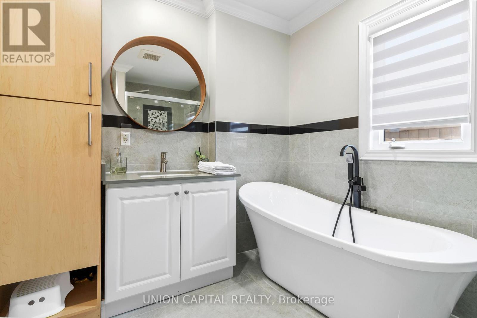 186 Lincoln Road W, Fort Erie, ON - Indoor Photo Showing Bathroom