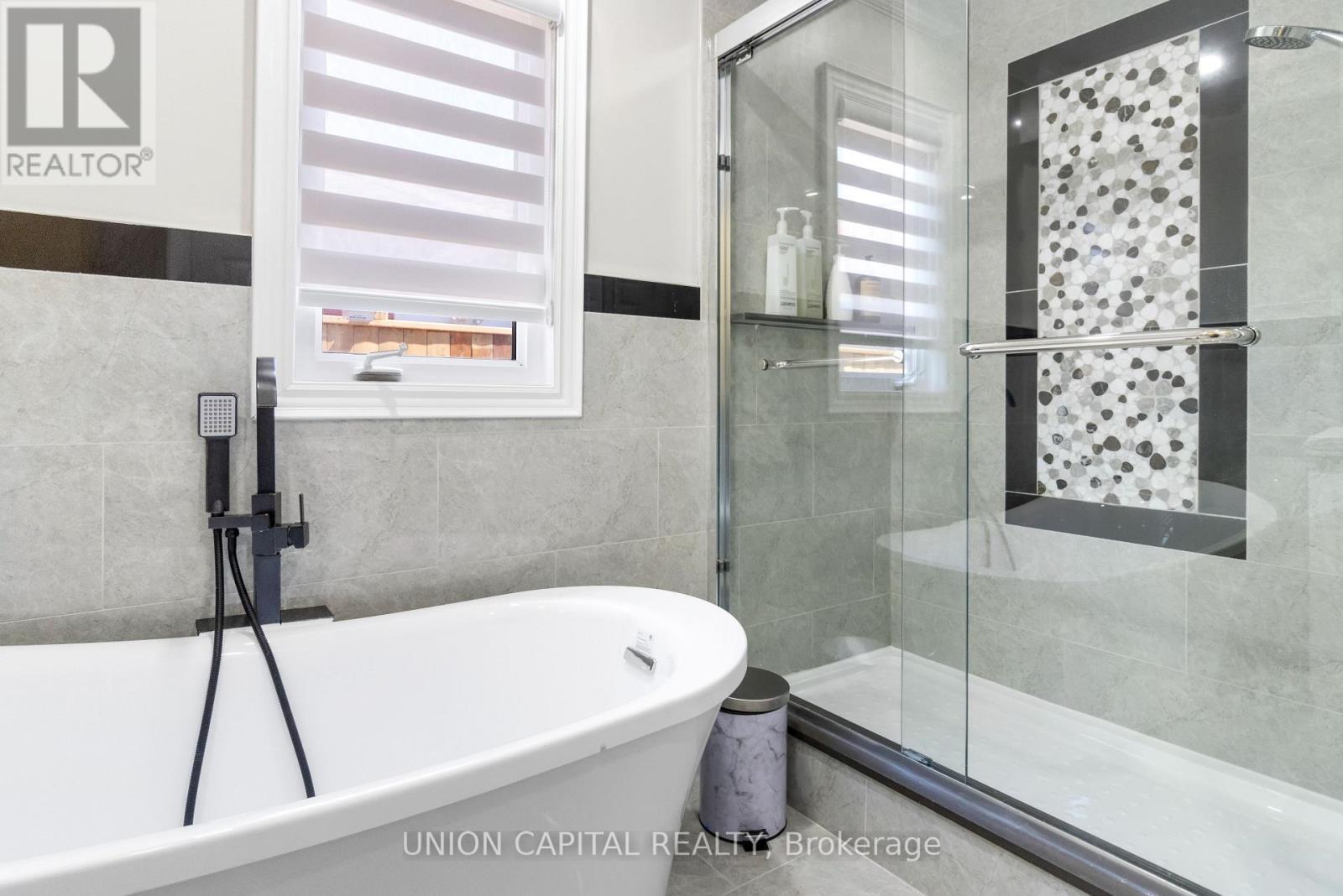 186 Lincoln Road W, Fort Erie, ON - Indoor Photo Showing Bathroom