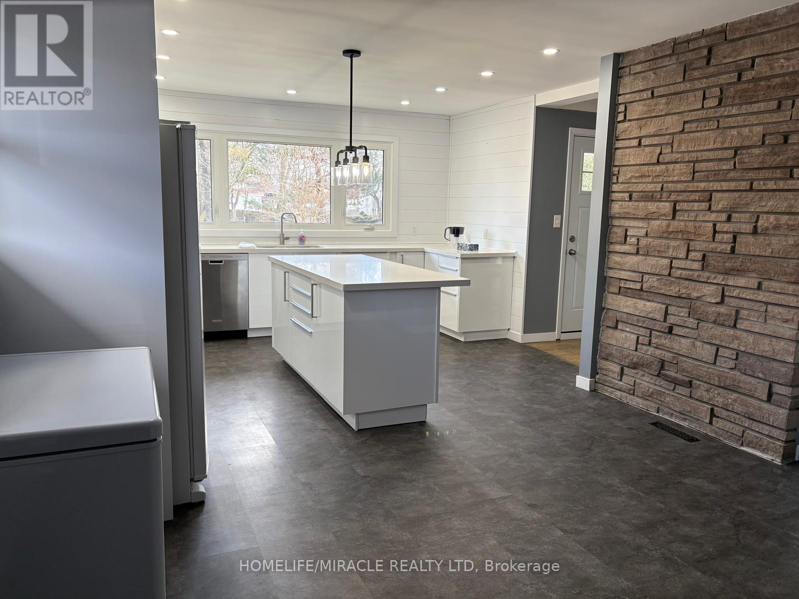 312 Grantham Avenue, St. Catharines, ON - Indoor Photo Showing Kitchen