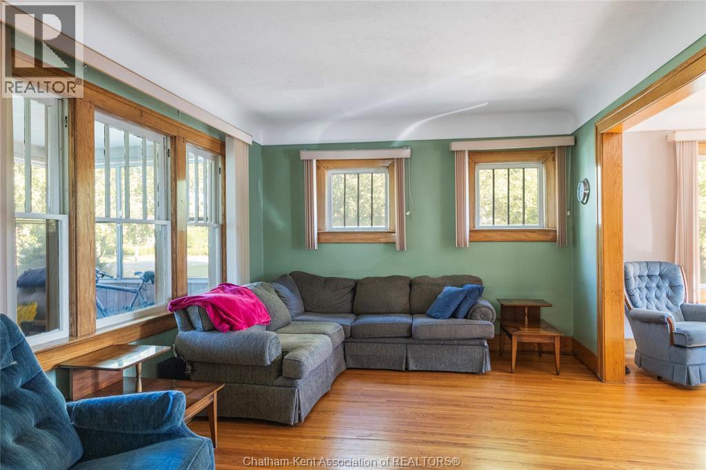 18784 Erieau Road, Blenheim, ON - Indoor Photo Showing Living Room