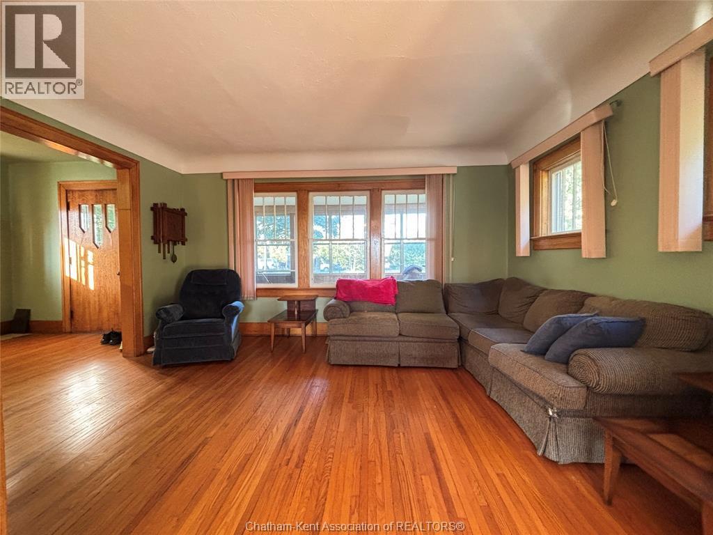 18784 Erieau Road, Blenheim, ON - Indoor Photo Showing Living Room
